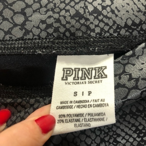 PINK Victoria’s Secret Women’s Black Knockout Tight Snakeskin Print Leggings - Picture 11 of 13